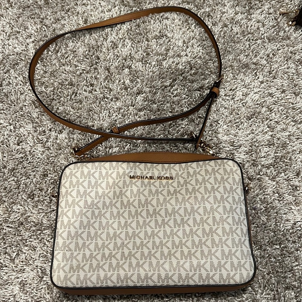 Michael kors crossbody